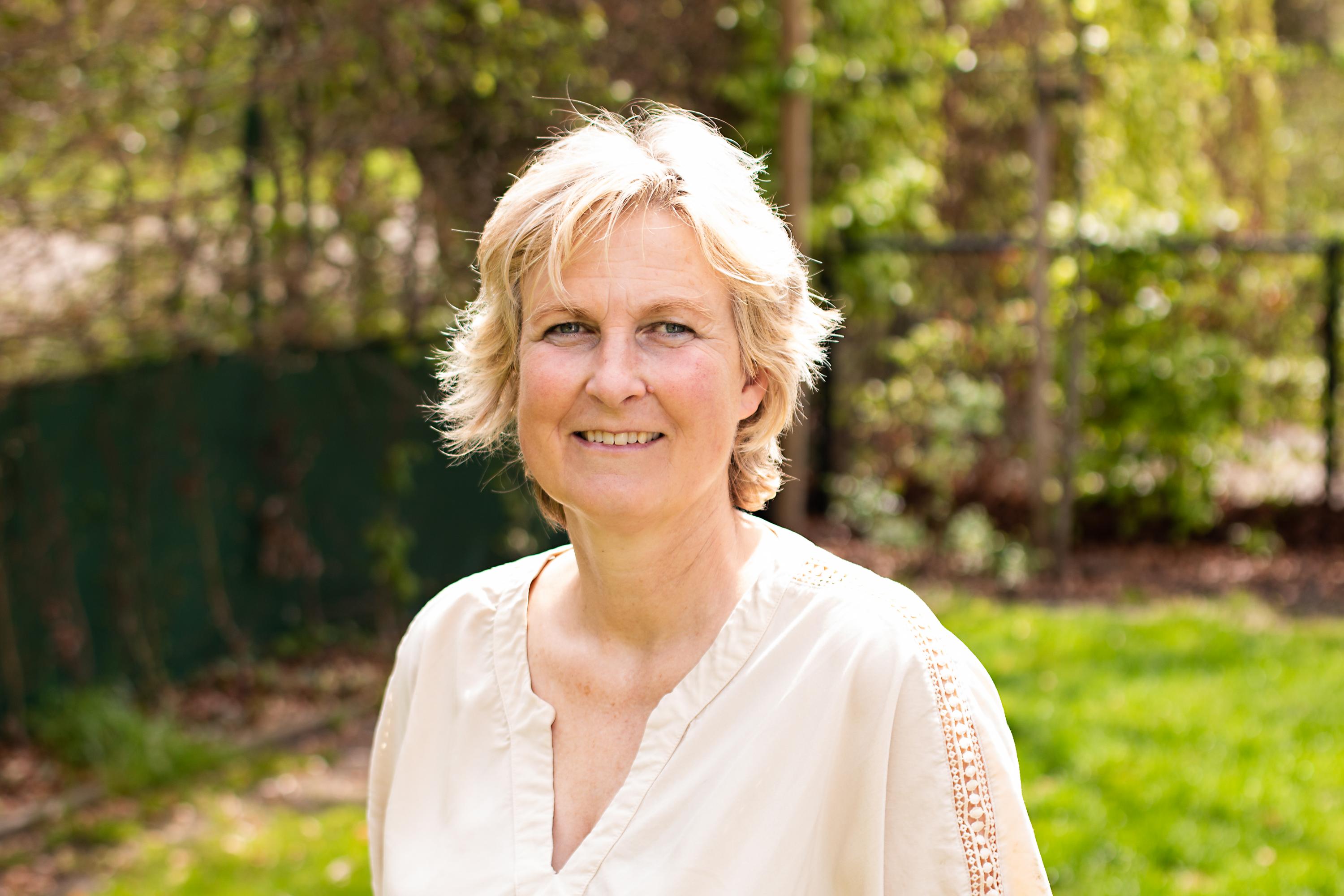 Greetje Engelmoer, Bachblüten-Expertin