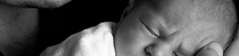 Hoofdbonken bij baby's en peuters: onschuldig of niet?