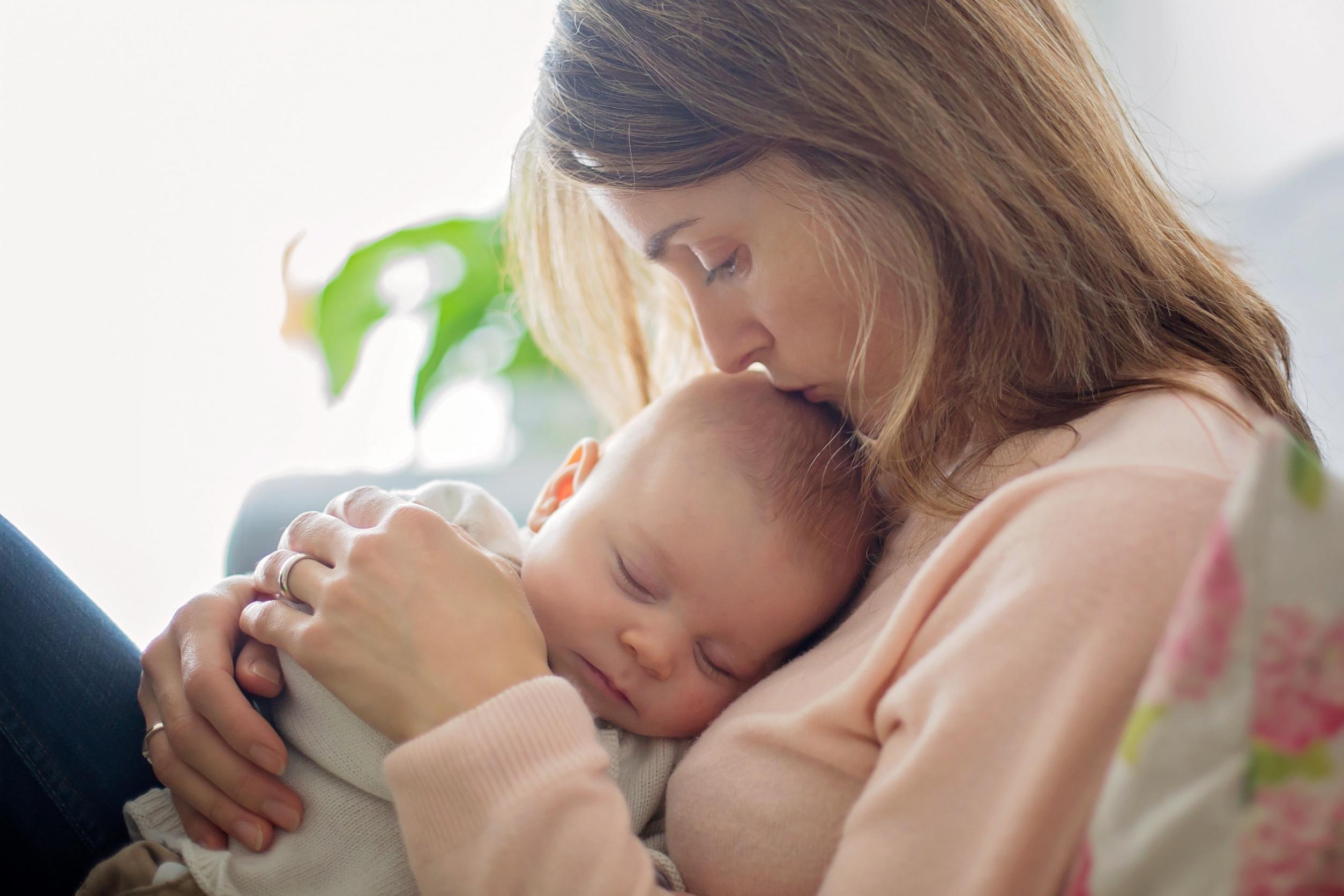 Hoogsensitieve baby syomptomen: hoe je ze herkent en wat je kunt doen